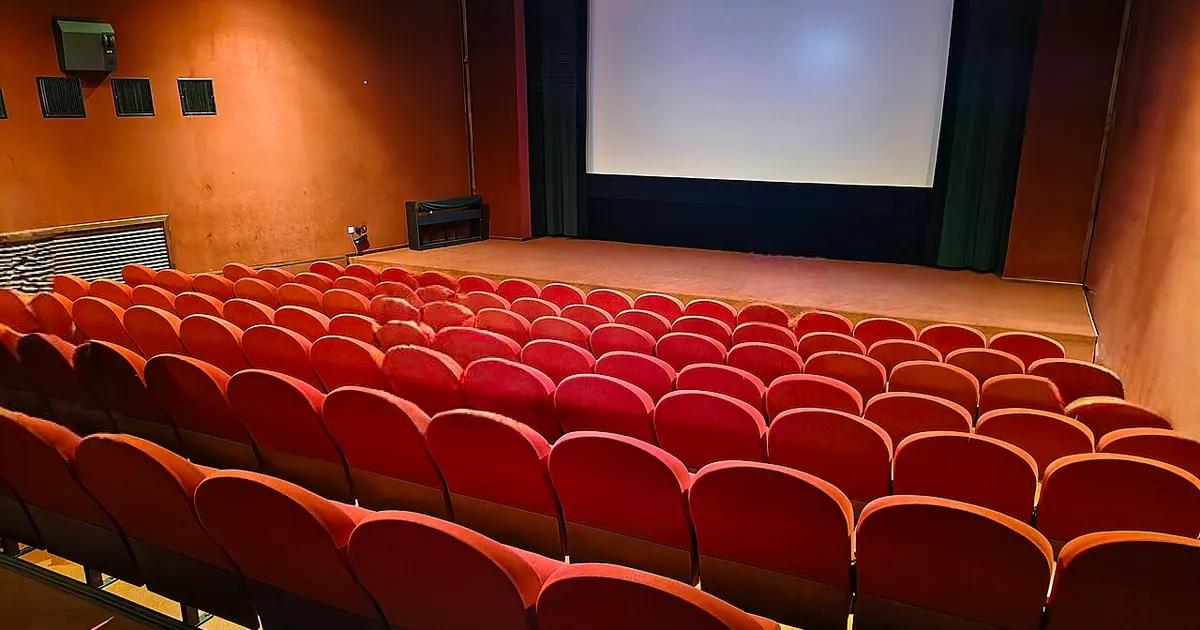 Cinema film reel atmosphere for Oscar Academy Awards explainer