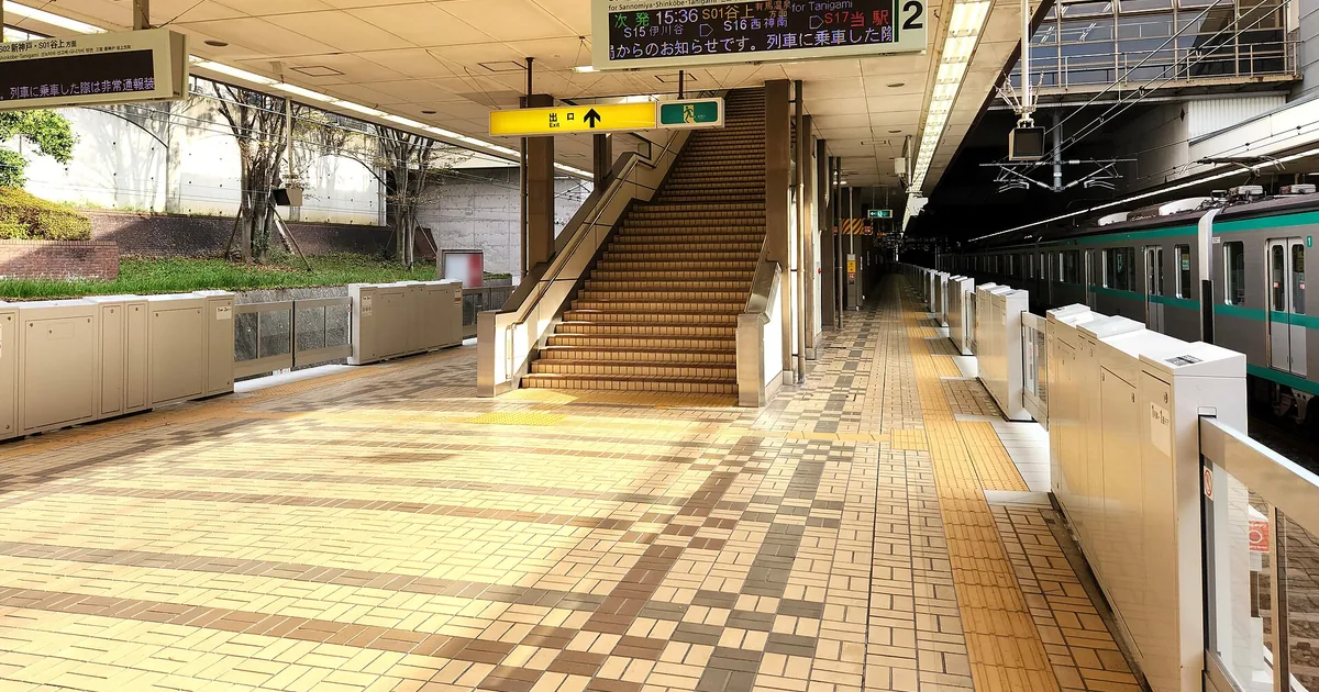 A subway platform with a train at the platform